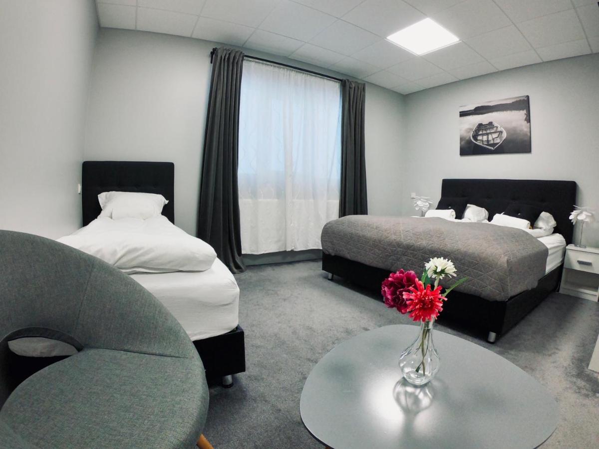 Hotel Tjarna Njarthvik Экстерьер фото