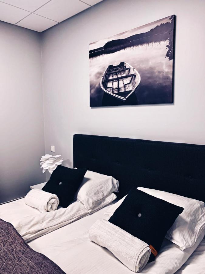 Hotel Tjarna Njarthvik Экстерьер фото